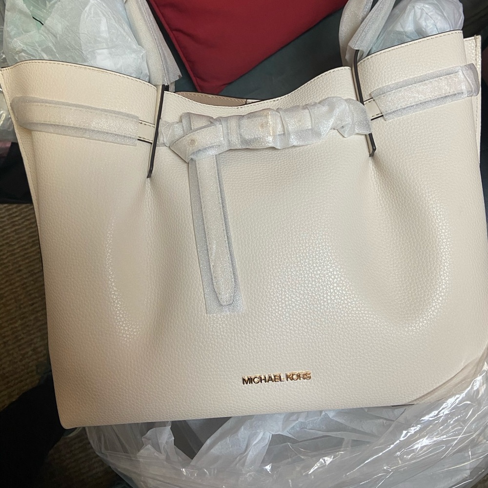 Michael Kors 	
Emilia Large Pebbled Leather Tote Bag. Brand new with tag